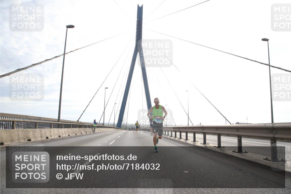 03.10.2024 - Köhlbrandbrückenlauf Jannik Wohlers http://msf.ph/oto/7184032 03.10.2024 09:17:40 Position 1 1018 meine-sportfotos.de