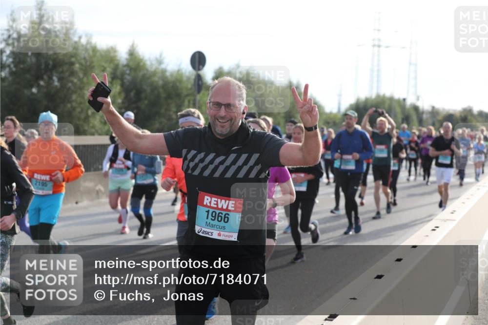 03.10.2024 - Köhlbrandbrückenlauf Fuchs,  Jonas http://msf.ph/oto/7184071 03.10.2024 09:18:34 Position 3 2195, 1966 meine-sportfotos.de