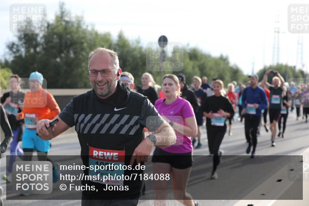 03.10.2024 - Köhlbrandbrückenlauf Fuchs,  Jonas http://msf.ph/oto/7184088 03.10.2024 09:18:35 Position 3 1966 meine-sportfotos.de