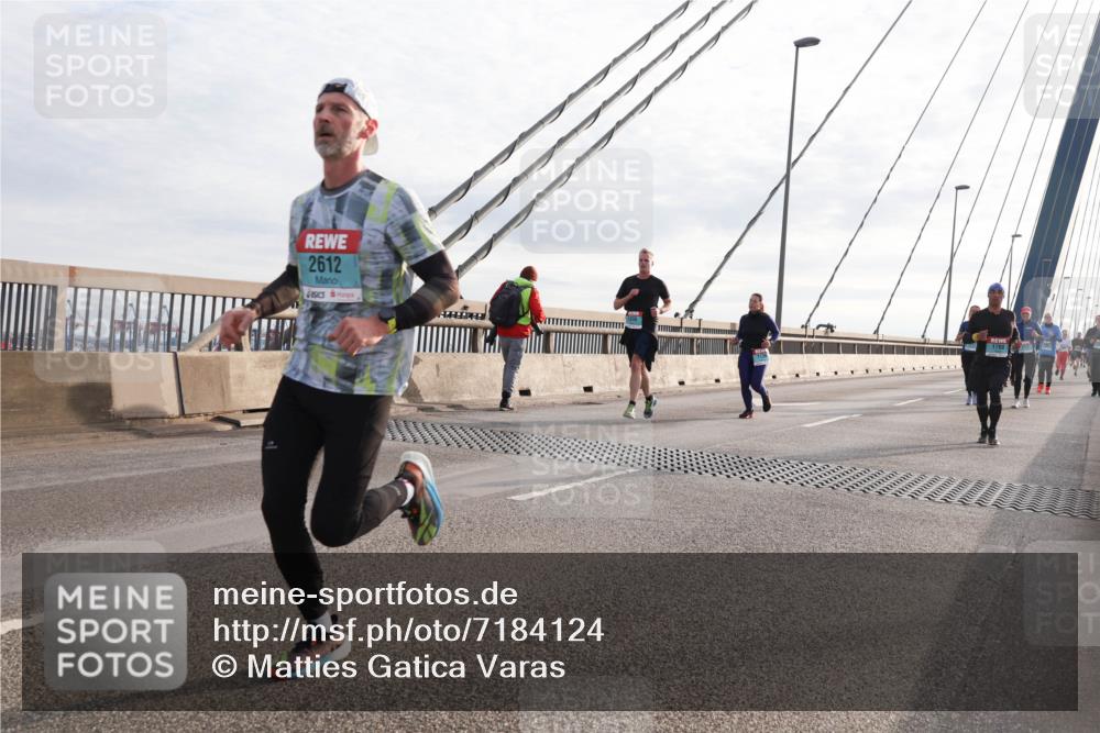 03.10.2024 - Köhlbrandbrückenlauf Matties Gatica Varas http://msf.ph/oto/7184124 03.10.2024 09:25:30 Position 2 2612, 1700 meine-sportfotos.de
