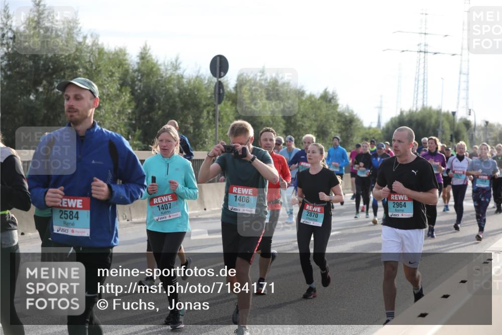 03.10.2024 - Köhlbrandbrückenlauf Fuchs,  Jonas http://msf.ph/oto/7184171 03.10.2024 09:18:38 Position 3 2584, 1407, 1408, 2964, 2870, 1829 meine-sportfotos.de