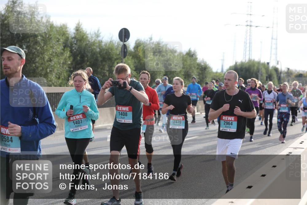 03.10.2024 - Köhlbrandbrückenlauf Fuchs,  Jonas http://msf.ph/oto/7184186 03.10.2024 09:18:38 Position 3 2584, 1407, 1408, 2870, 2964 meine-sportfotos.de
