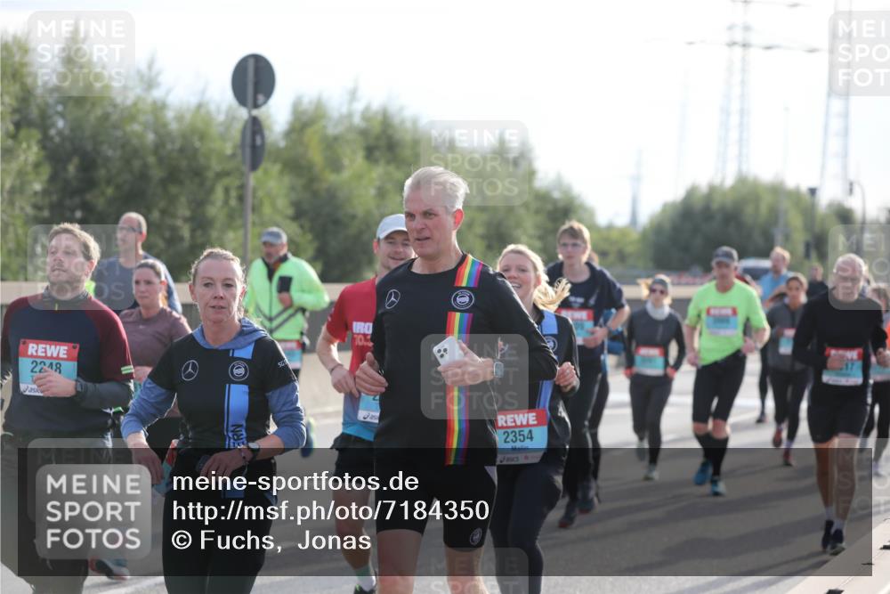 03.10.2024 - Köhlbrandbrückenlauf Fuchs,  Jonas http://msf.ph/oto/7184350 03.10.2024 09:18:49 Position 3 2248, 10, 3, 2354 meine-sportfotos.de