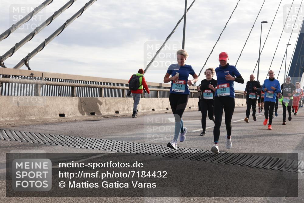 03.10.2024 - Köhlbrandbrückenlauf Matties Gatica Varas http://msf.ph/oto/7184432 03.10.2024 09:25:34 Position 2 1411, 1412, 1557, 1490, 1101 meine-sportfotos.de