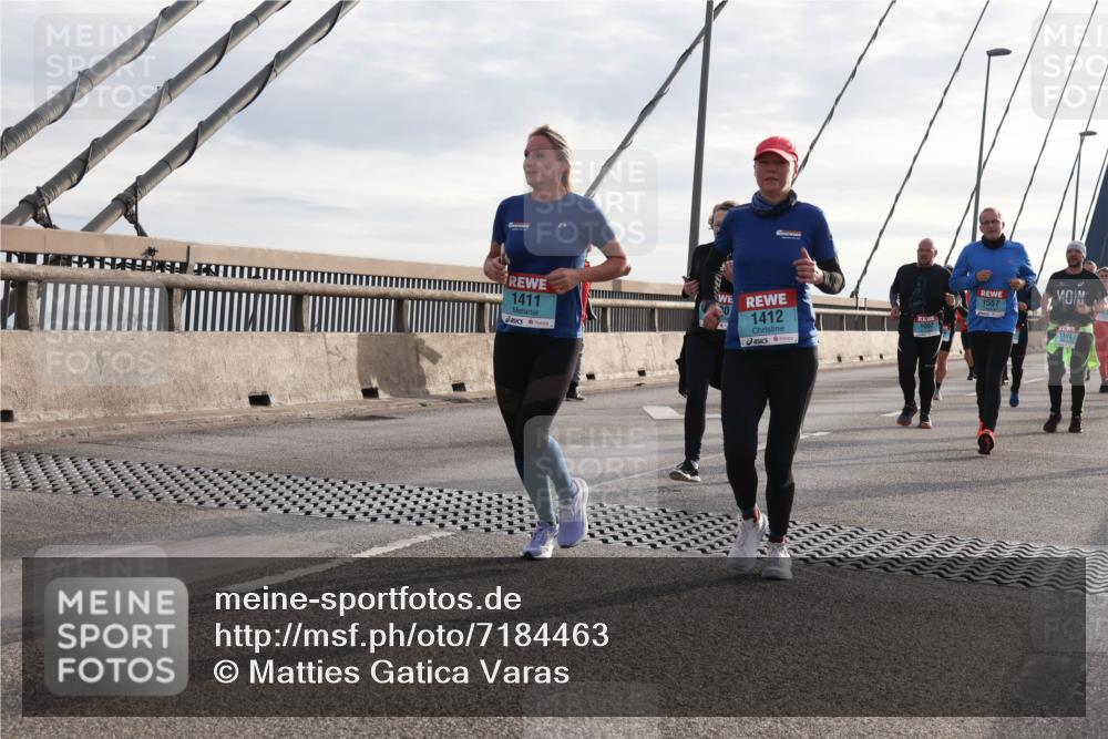 03.10.2024 - Köhlbrandbrückenlauf Matties Gatica Varas http://msf.ph/oto/7184463 03.10.2024 09:25:35 Position 2 1411, 1412, 1557, 1062, 1101 meine-sportfotos.de