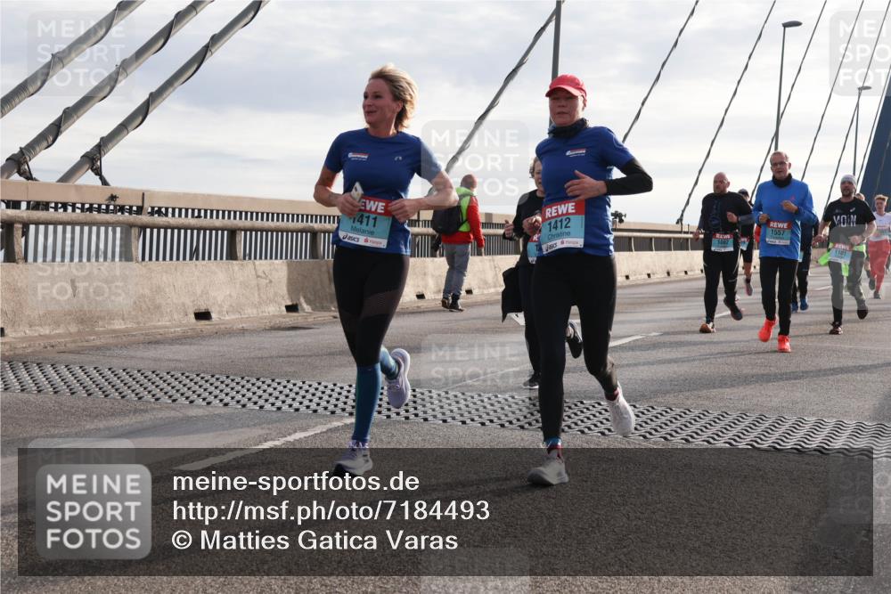 03.10.2024 - Köhlbrandbrückenlauf Matties Gatica Varas http://msf.ph/oto/7184493 03.10.2024 09:25:35 Position 2 1411, 1412, 1557, 1062, 1101 meine-sportfotos.de