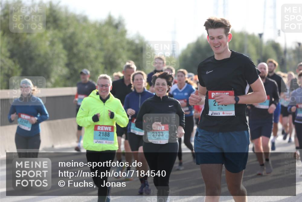 03.10.2024 - Köhlbrandbrückenlauf Fuchs,  Jonas http://msf.ph/oto/7184540 03.10.2024 09:19:03 Position 3 2188, 2133, 2 meine-sportfotos.de