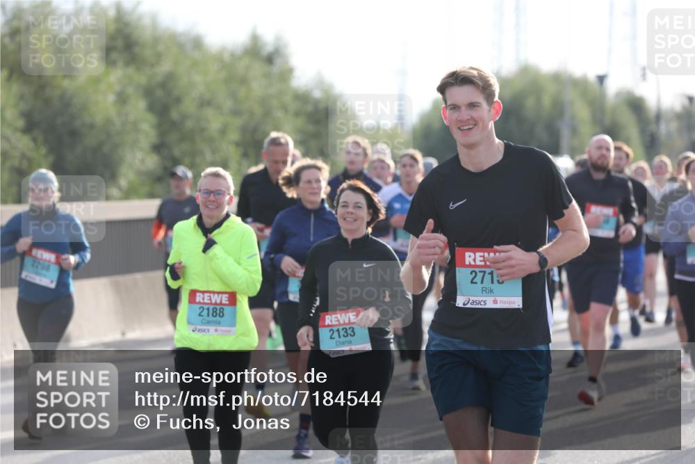 03.10.2024 - Köhlbrandbrückenlauf Fuchs,  Jonas http://msf.ph/oto/7184544 03.10.2024 09:19:03 Position 3 2298, 2188, 2133, 2715 meine-sportfotos.de