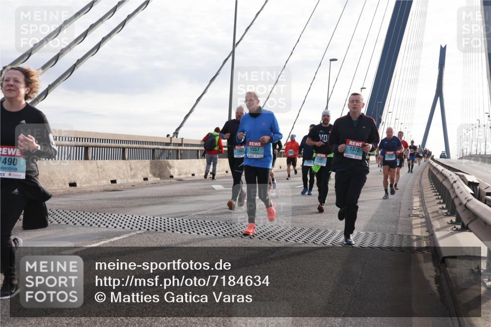 03.10.2024 - Köhlbrandbrückenlauf Matties Gatica Varas http://msf.ph/oto/7184634 03.10.2024 09:25:37 Position 2 490, 1557, 1062, 1519, 1101, 1372, 1613 meine-sportfotos.de