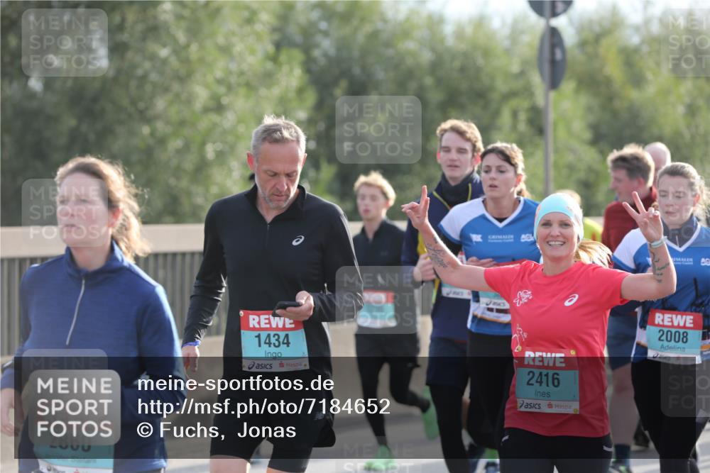 03.10.2024 - Köhlbrandbrückenlauf Fuchs,  Jonas http://msf.ph/oto/7184652 03.10.2024 09:19:07 Position 3 2860, 1434, 2416, 2008 meine-sportfotos.de
