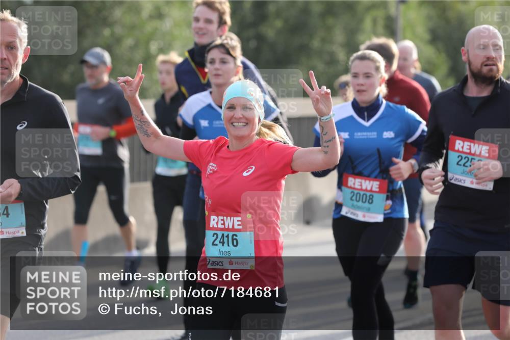 03.10.2024 - Köhlbrandbrückenlauf Fuchs,  Jonas http://msf.ph/oto/7184681 03.10.2024 09:19:07 Position 3 4, 2416, 70, 2008, 225 meine-sportfotos.de