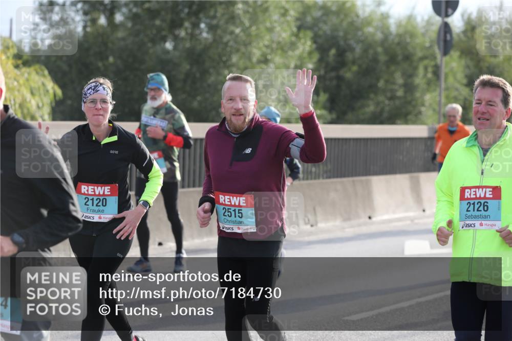03.10.2024 - Köhlbrandbrückenlauf Fuchs,  Jonas http://msf.ph/oto/7184730 03.10.2024 09:19:22 Position 3 4, 2120, 2515, 2126 meine-sportfotos.de
