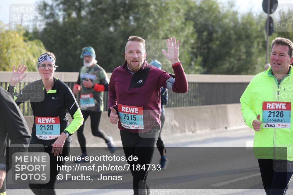 03.10.2024 - Köhlbrandbrückenlauf Fuchs,  Jonas http://msf.ph/oto/7184733 03.10.2024 09:19:23 Position 3 2120, 2515, 2126 meine-sportfotos.de