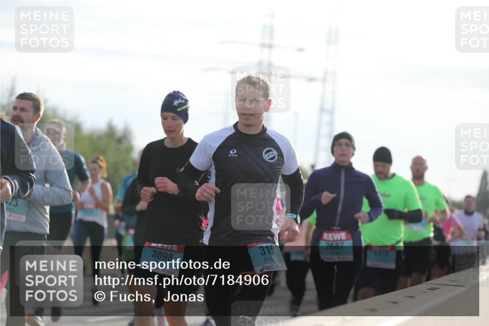 03.10.2024 - Köhlbrandbrückenlauf Fuchs,  Jonas http://msf.ph/oto/7184906 03.10.2024 09:19:41 Position 3 23, 16, 3098, 315, 2687 meine-sportfotos.de