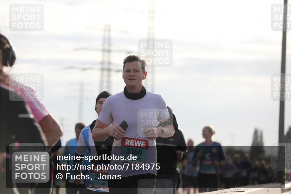 03.10.2024 - Köhlbrandbrückenlauf Fuchs,  Jonas http://msf.ph/oto/7184975 03.10.2024 09:19:48 Position 3 3359, 3360 meine-sportfotos.de