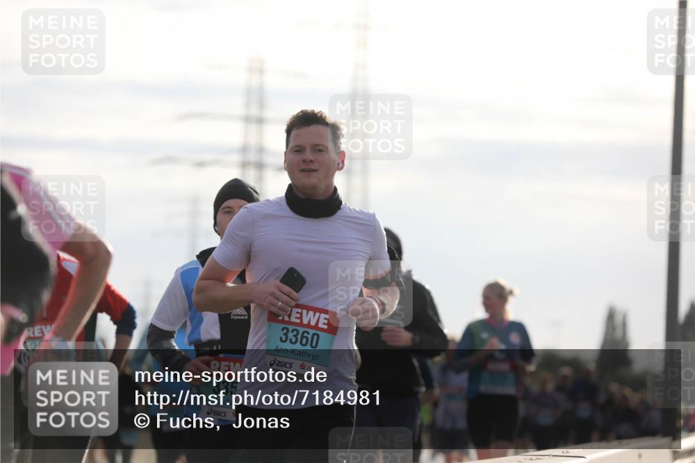 03.10.2024 - Köhlbrandbrückenlauf Fuchs,  Jonas http://msf.ph/oto/7184981 03.10.2024 09:19:48 Position 3 2, 335, 3360 meine-sportfotos.de