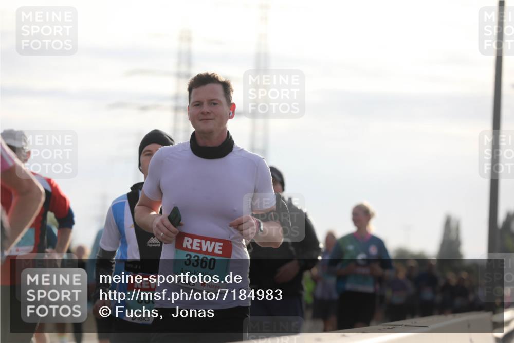 03.10.2024 - Köhlbrandbrückenlauf Fuchs,  Jonas http://msf.ph/oto/7184983 03.10.2024 09:19:48 Position 3 335, 3360 meine-sportfotos.de