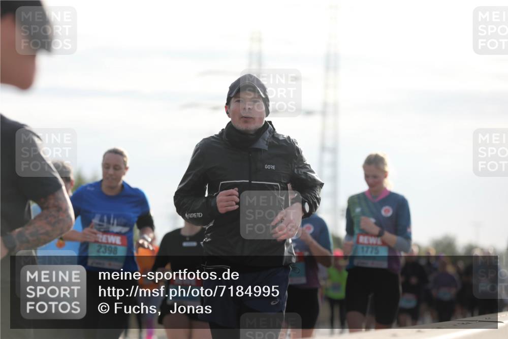 03.10.2024 - Köhlbrandbrückenlauf Fuchs,  Jonas http://msf.ph/oto/7184995 03.10.2024 09:19:50 Position 3 1625, 2398, 1993, 1775 meine-sportfotos.de