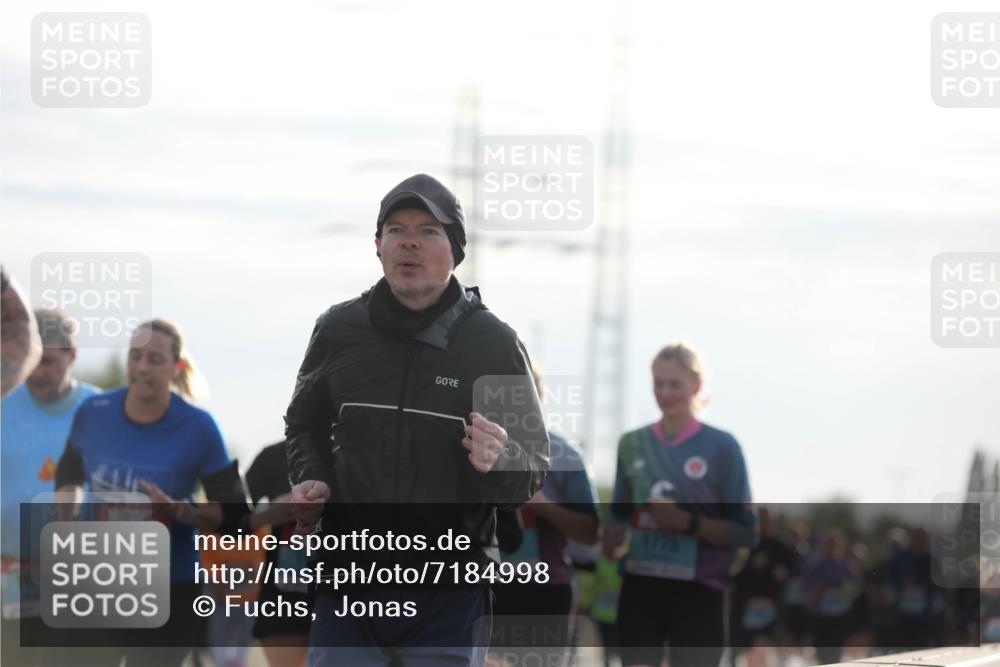 03.10.2024 - Köhlbrandbrückenlauf Fuchs,  Jonas http://msf.ph/oto/7184998 03.10.2024 09:19:50 Position 3 1625, 2398, 1775 meine-sportfotos.de