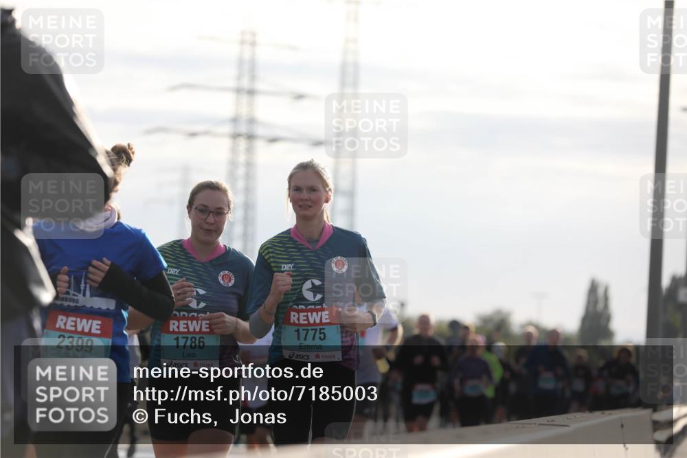 03.10.2024 - Köhlbrandbrückenlauf Fuchs,  Jonas http://msf.ph/oto/7185003 03.10.2024 09:19:51 Position 3 2399, 1786, 1775 meine-sportfotos.de