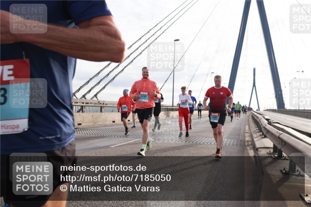 03.10.2024 - Köhlbrandbrückenlauf Matties Gatica Varas http://msf.ph/oto/7185050 03.10.2024 09:25:41 Position 2 3, 2230, 12, 1697 meine-sportfotos.de