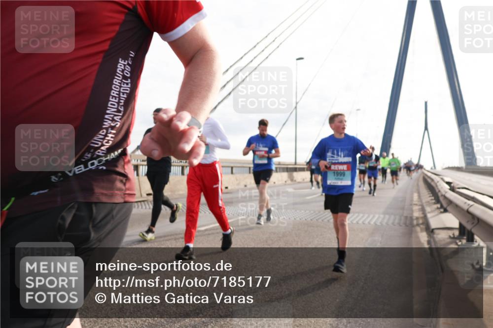 03.10.2024 - Köhlbrandbrückenlauf Matties Gatica Varas http://msf.ph/oto/7185177 03.10.2024 09:25:42 Position 2 09, 1 meine-sportfotos.de