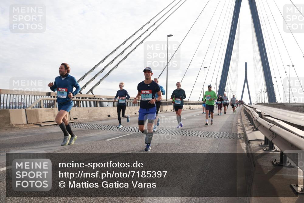 03.10.2024 - Köhlbrandbrückenlauf Matties Gatica Varas http://msf.ph/oto/7185397 03.10.2024 09:25:45 Position 2 3237, 2001, 1494 meine-sportfotos.de