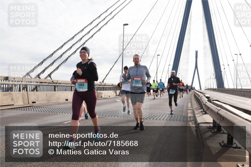 03.10.2024 - Köhlbrandbrückenlauf Matties Gatica Varas http://msf.ph/oto/7185668 03.10.2024 09:25:50 Position 2 1084, 1827, 1547 meine-sportfotos.de