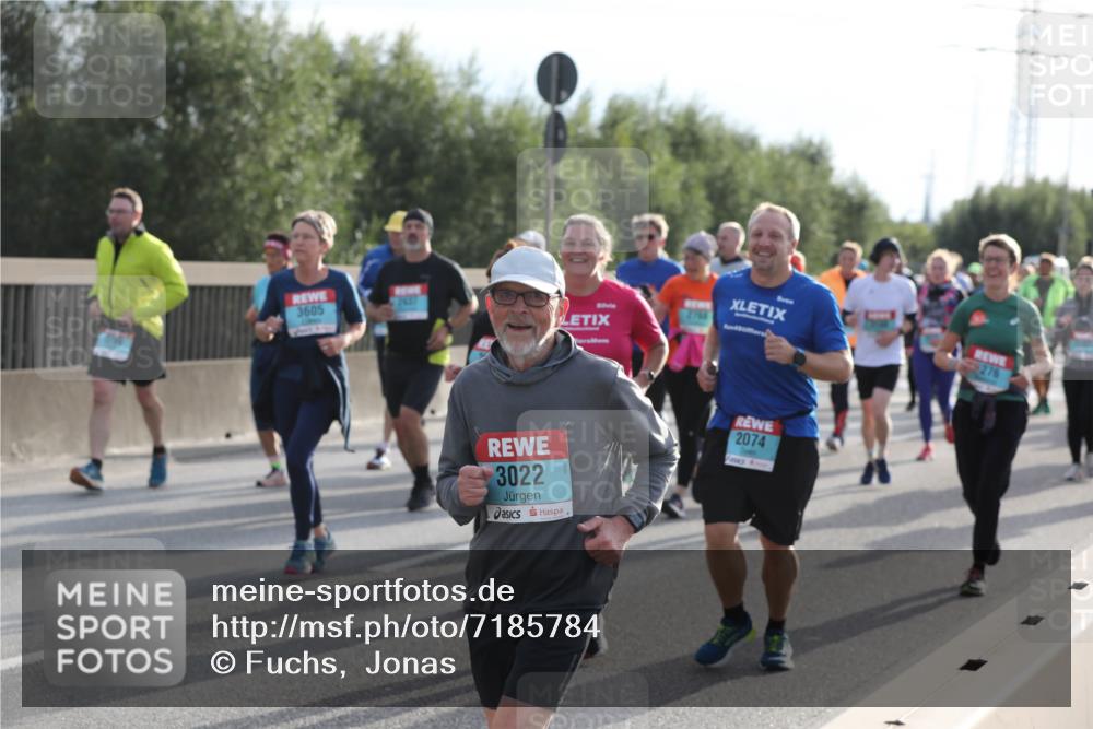 03.10.2024 - Köhlbrandbrückenlauf Fuchs,  Jonas http://msf.ph/oto/7185784 03.10.2024 09:20:33 Position 3 3605, 3022, 2074, 276 meine-sportfotos.de
