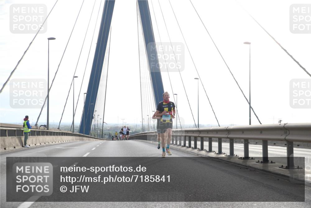 03.10.2024 - Köhlbrandbrückenlauf Jannik Wohlers http://msf.ph/oto/7185841 03.10.2024 09:17:49 Position 1 1054 meine-sportfotos.de