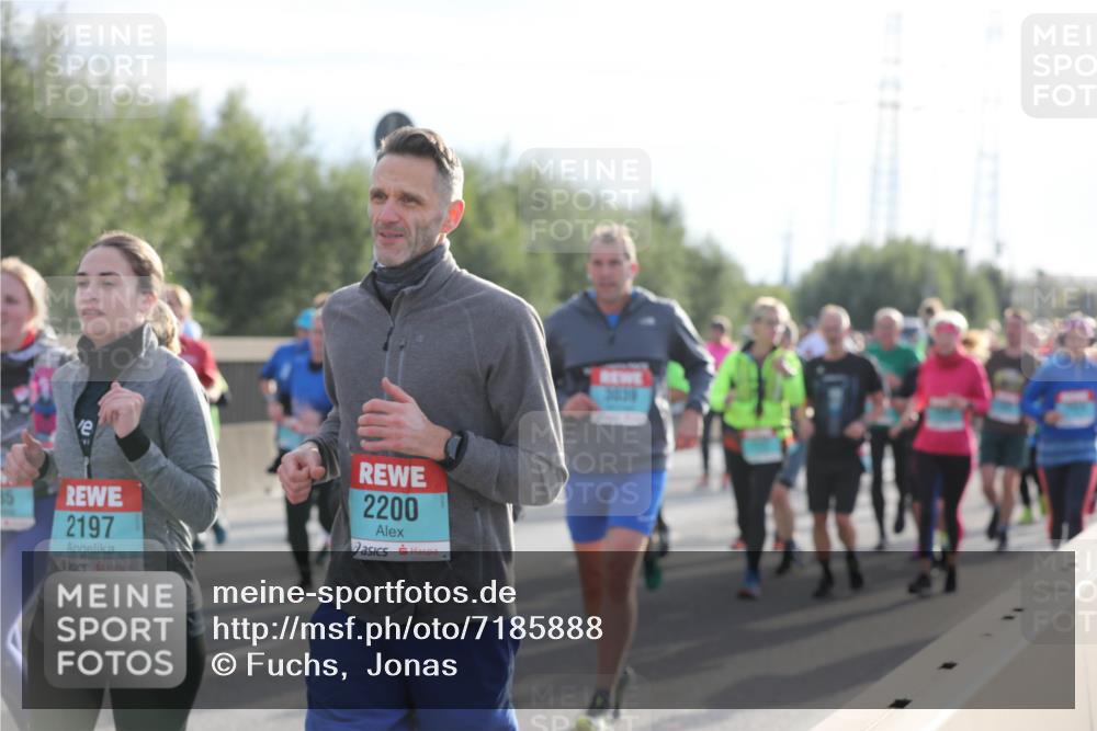 03.10.2024 - Köhlbrandbrückenlauf Fuchs,  Jonas http://msf.ph/oto/7185888 03.10.2024 09:20:39 Position 3 35, 2197, 2200, 303 meine-sportfotos.de