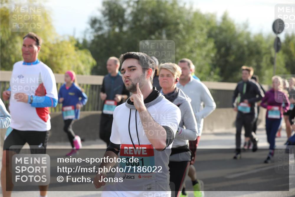 03.10.2024 - Köhlbrandbrückenlauf Fuchs,  Jonas http://msf.ph/oto/7186022 03.10.2024 09:20:48 Position 3 3681 meine-sportfotos.de