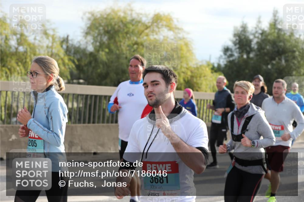 03.10.2024 - Köhlbrandbrückenlauf Fuchs,  Jonas http://msf.ph/oto/7186046 03.10.2024 09:20:48 Position 3 205, 3681, 968 meine-sportfotos.de