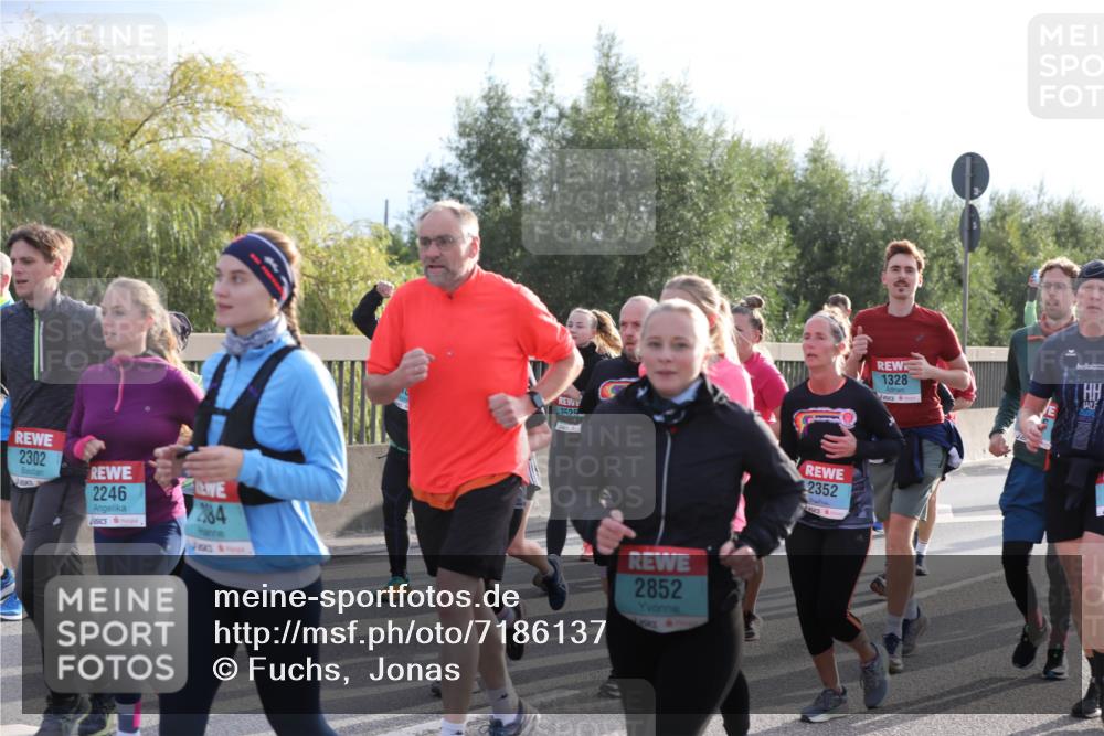 03.10.2024 - Köhlbrandbrückenlauf Fuchs,  Jonas http://msf.ph/oto/7186137 03.10.2024 09:20:52 Position 3 2302, 2246, 284, 3525, 2852, 2352, 1328 meine-sportfotos.de