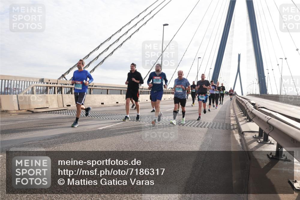 03.10.2024 - Köhlbrandbrückenlauf Matties Gatica Varas http://msf.ph/oto/7186317 03.10.2024 09:25:59 Position 2 1649, 1171, 1168 meine-sportfotos.de