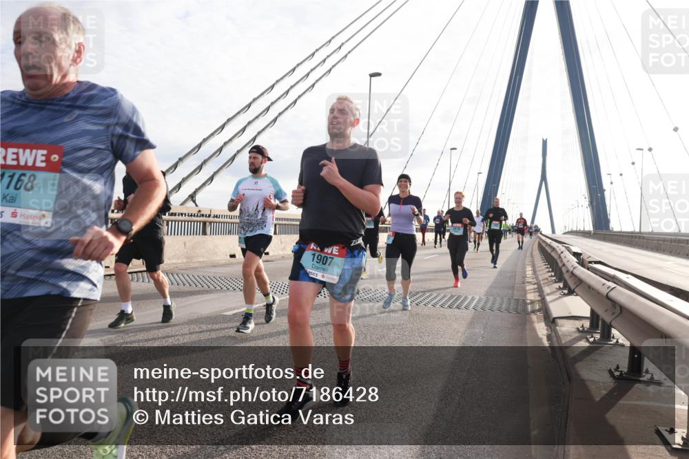 03.10.2024 - Köhlbrandbrückenlauf Matties Gatica Varas http://msf.ph/oto/7186428 03.10.2024 09:26:01 Position 2 168, 1907, 2079 meine-sportfotos.de