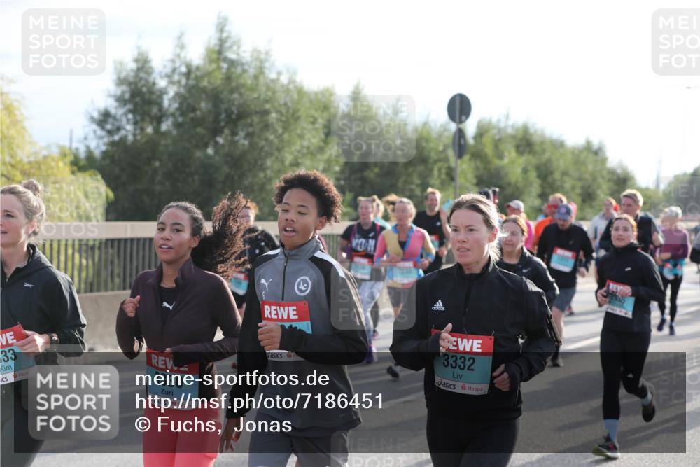 03.10.2024 - Köhlbrandbrückenlauf Fuchs,  Jonas http://msf.ph/oto/7186451 03.10.2024 09:21:01 Position 3 33, 3330, 3332 meine-sportfotos.de