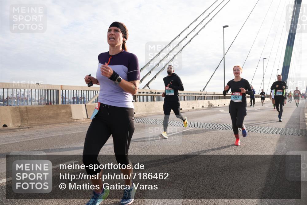 03.10.2024 - Köhlbrandbrückenlauf Matties Gatica Varas http://msf.ph/oto/7186462 03.10.2024 09:26:03 Position 2 1456, 2283, 2079 meine-sportfotos.de