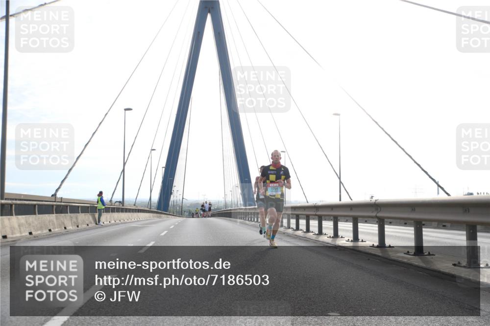 03.10.2024 - Köhlbrandbrückenlauf Jannik Wohlers http://msf.ph/oto/7186503 03.10.2024 09:17:50 Position 1 1054 meine-sportfotos.de