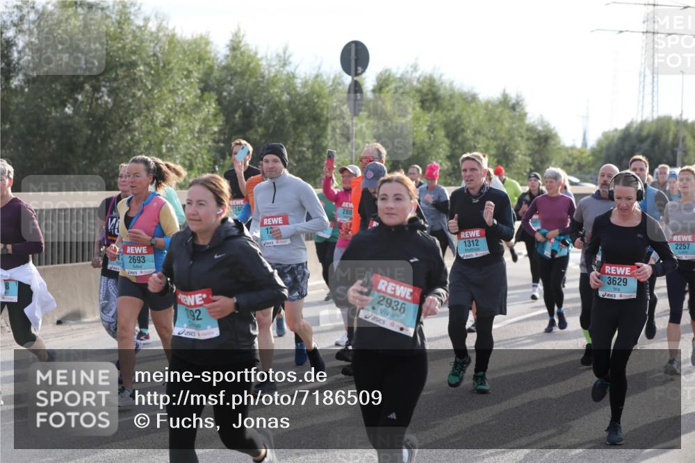 03.10.2024 - Köhlbrandbrückenlauf Fuchs,  Jonas http://msf.ph/oto/7186509 03.10.2024 09:21:02 Position 3 2693, 1192, 140, 12, 288, 2936, 1312, 3629, 2257 meine-sportfotos.de
