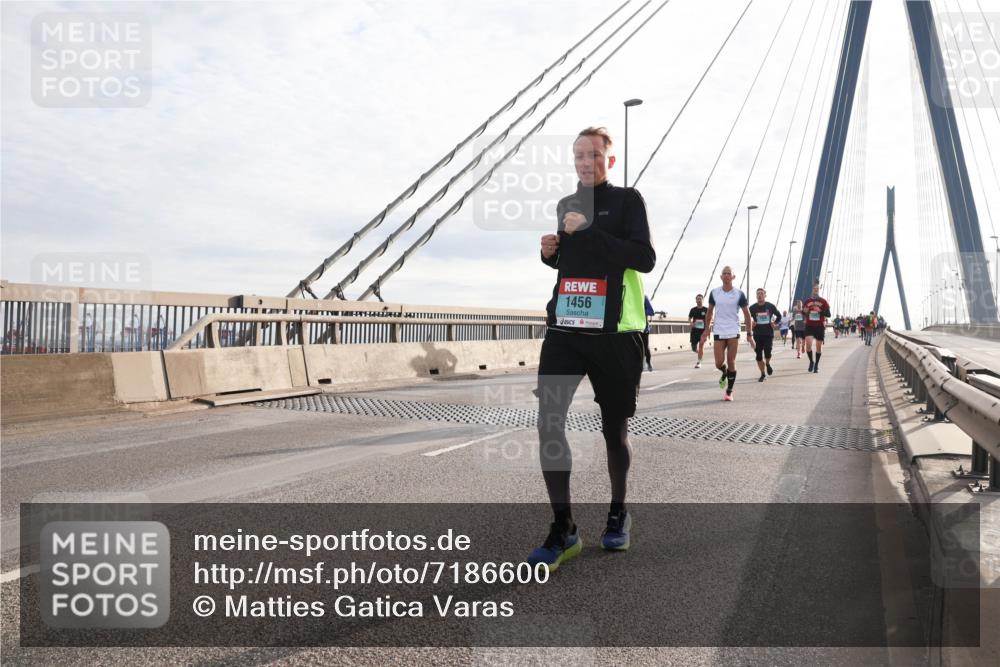 03.10.2024 - Köhlbrandbrückenlauf Matties Gatica Varas http://msf.ph/oto/7186600 03.10.2024 09:26:05 Position 2 1456 meine-sportfotos.de