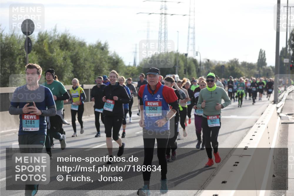 03.10.2024 - Köhlbrandbrückenlauf Fuchs,  Jonas http://msf.ph/oto/7186634 03.10.2024 09:21:09 Position 3 3181, 3425, 3362, 3104, 3062 meine-sportfotos.de