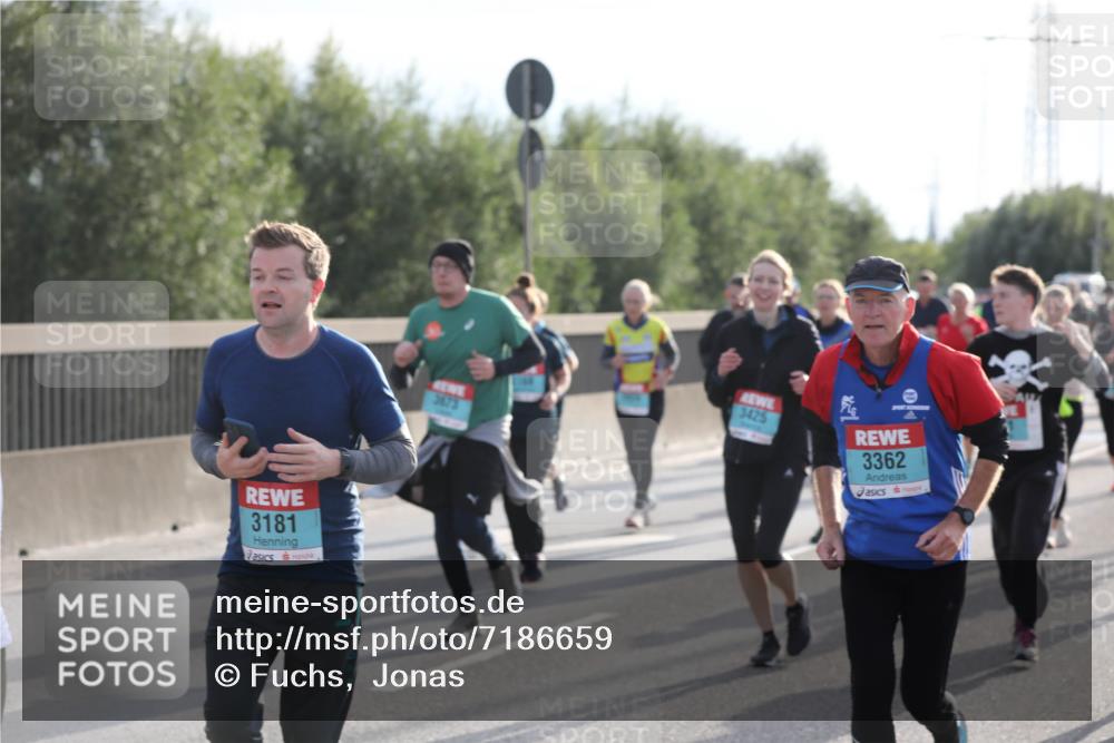 03.10.2024 - Köhlbrandbrückenlauf Fuchs,  Jonas http://msf.ph/oto/7186659 03.10.2024 09:21:09 Position 3 3181, 3673, 3425, 3362 meine-sportfotos.de