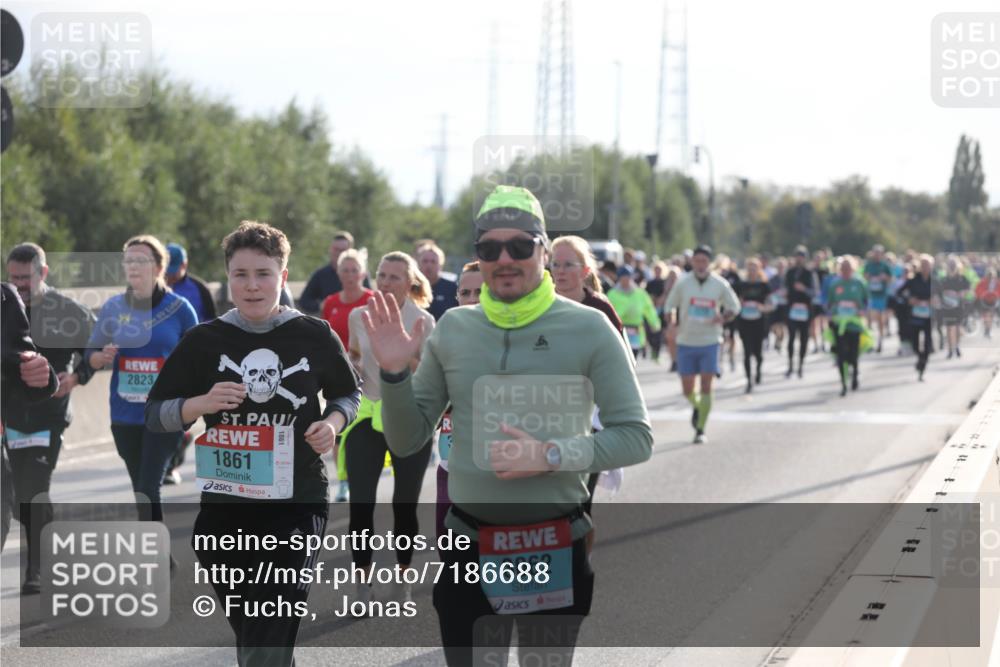 03.10.2024 - Köhlbrandbrückenlauf Fuchs,  Jonas http://msf.ph/oto/7186688 03.10.2024 09:21:11 Position 3 2823, 1861, 8, 044, 3062 meine-sportfotos.de