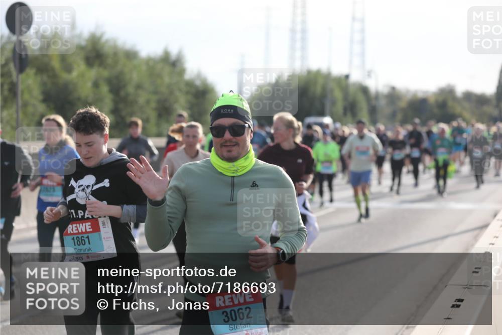 03.10.2024 - Köhlbrandbrückenlauf Fuchs,  Jonas http://msf.ph/oto/7186693 03.10.2024 09:21:12 Position 3 1, 1861, 3062, 111 meine-sportfotos.de