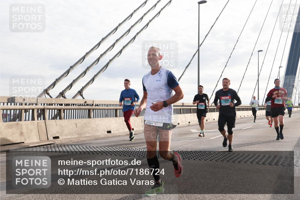 03.10.2024 - Köhlbrandbrückenlauf Matties Gatica Varas http://msf.ph/oto/7186724 03.10.2024 09:26:07 Position 2 1035, 21, 1958, 12, 01, 1285, 1535 meine-sportfotos.de