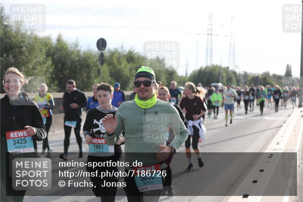 03.10.2024 - Köhlbrandbrückenlauf Fuchs,  Jonas http://msf.ph/oto/7186726 03.10.2024 09:21:12 Position 3 3425, 1861, 6, 3062 meine-sportfotos.de