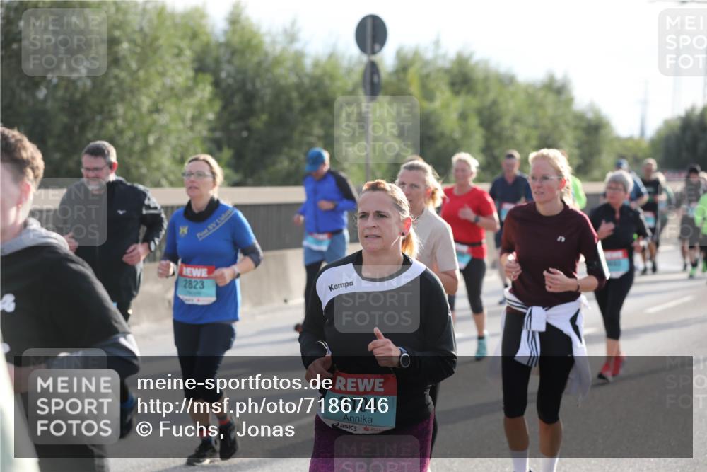 03.10.2024 - Köhlbrandbrückenlauf Fuchs,  Jonas http://msf.ph/oto/7186746 03.10.2024 09:21:13 Position 3 2823, 3104 meine-sportfotos.de