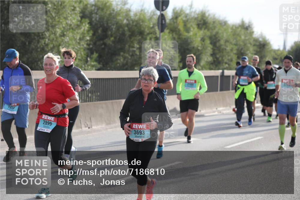03.10.2024 - Köhlbrandbrückenlauf Fuchs,  Jonas http://msf.ph/oto/7186810 03.10.2024 09:21:15 Position 3 1851, 2899, 3693, 37, 2169 meine-sportfotos.de