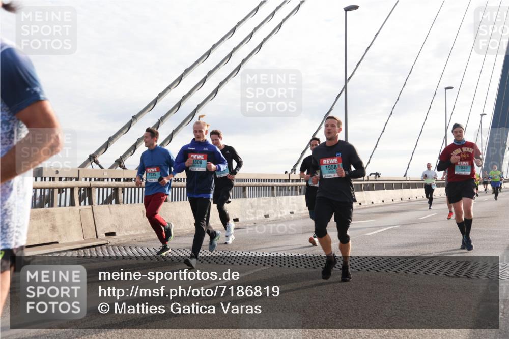 03.10.2024 - Köhlbrandbrückenlauf Matties Gatica Varas http://msf.ph/oto/7186819 03.10.2024 09:26:07 Position 2 1035, 1808, 1958, 1535 meine-sportfotos.de